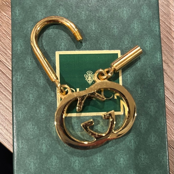 GUCCI Interlocking GG Keychain - Picture 3 of 6